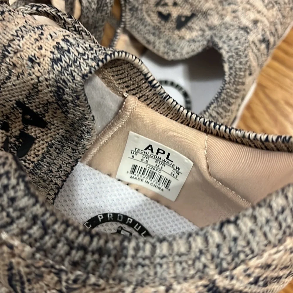 NEW APL TechLoom Wave Sneakers Size 8